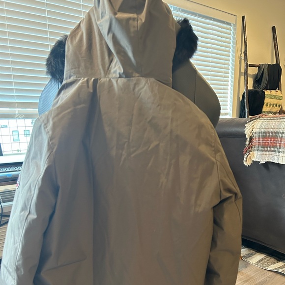 UGG Butte Parka M/L (Free shipping) - Picture 2 of 3